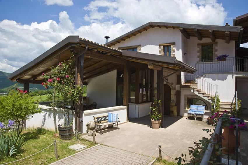 Agriturismo Valle Tezze Cascia Buitenkant foto