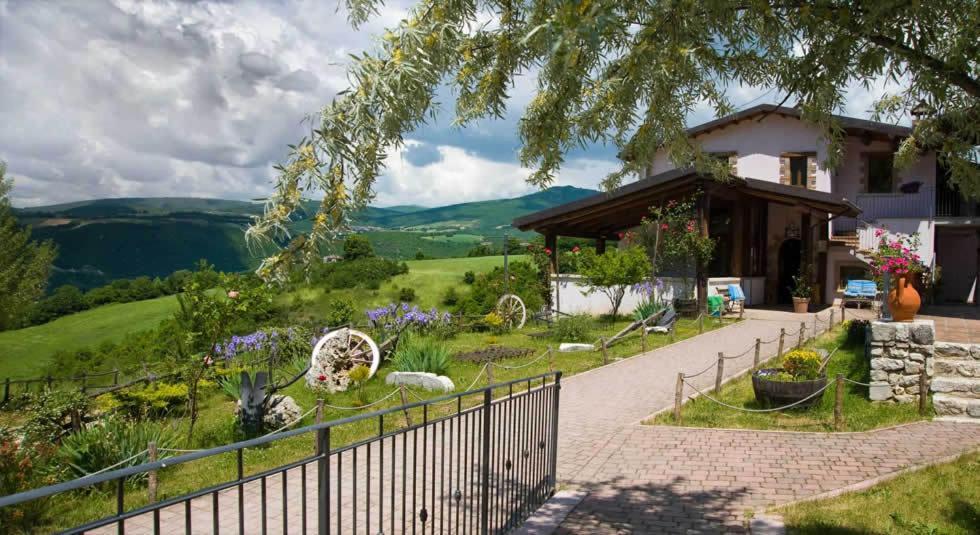 Agriturismo Valle Tezze Cascia Buitenkant foto