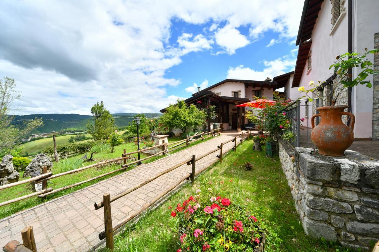 Agriturismo Valle Tezze Cascia Buitenkant foto
