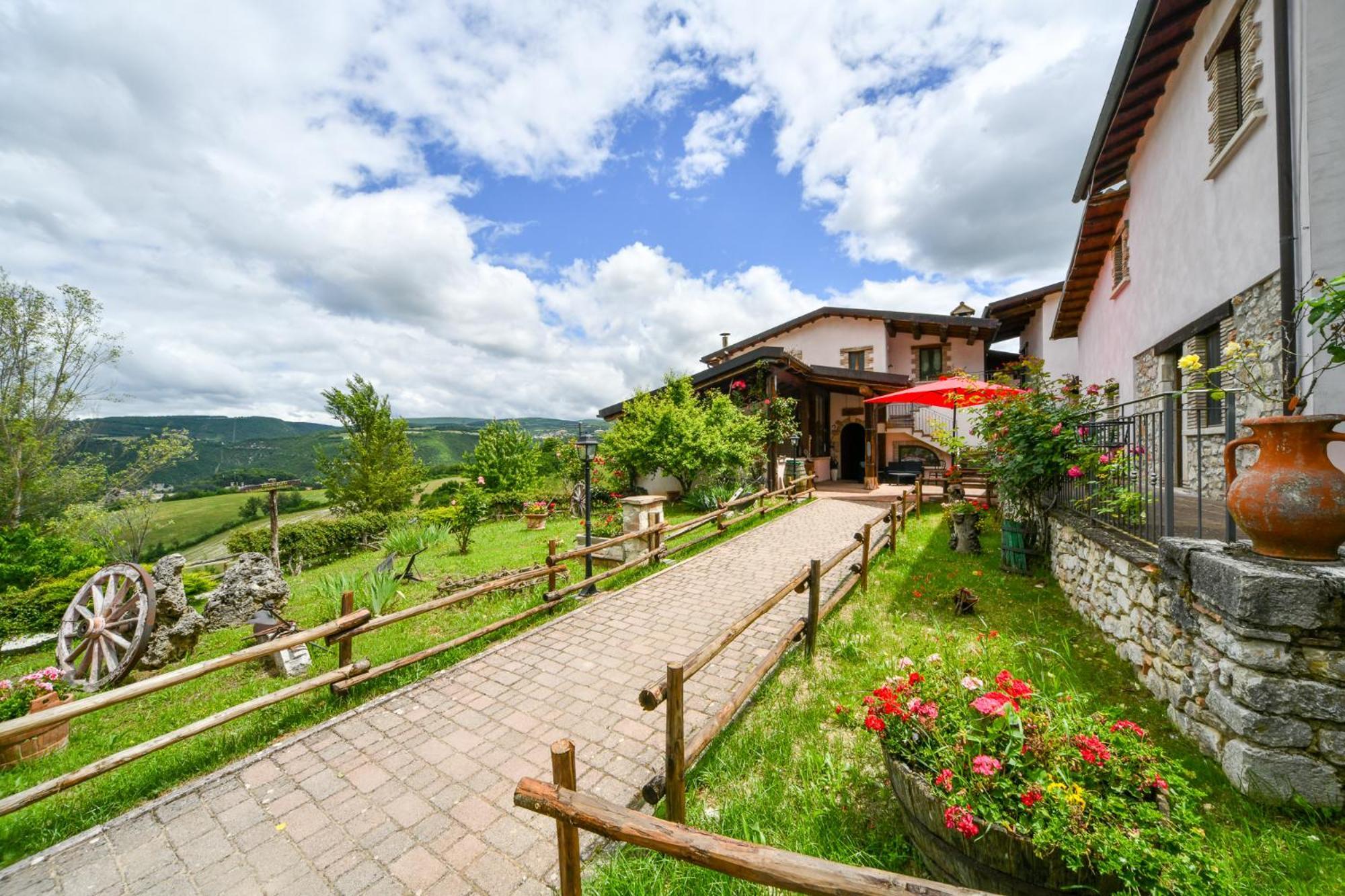 Agriturismo Valle Tezze Cascia Buitenkant foto